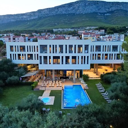 Hotel Salona Palace Esterno foto