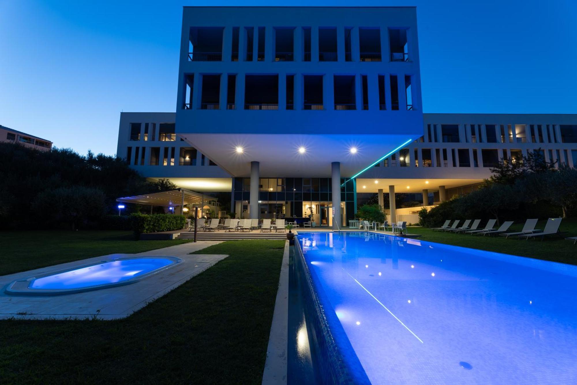 Hotel Salona Palace Esterno foto