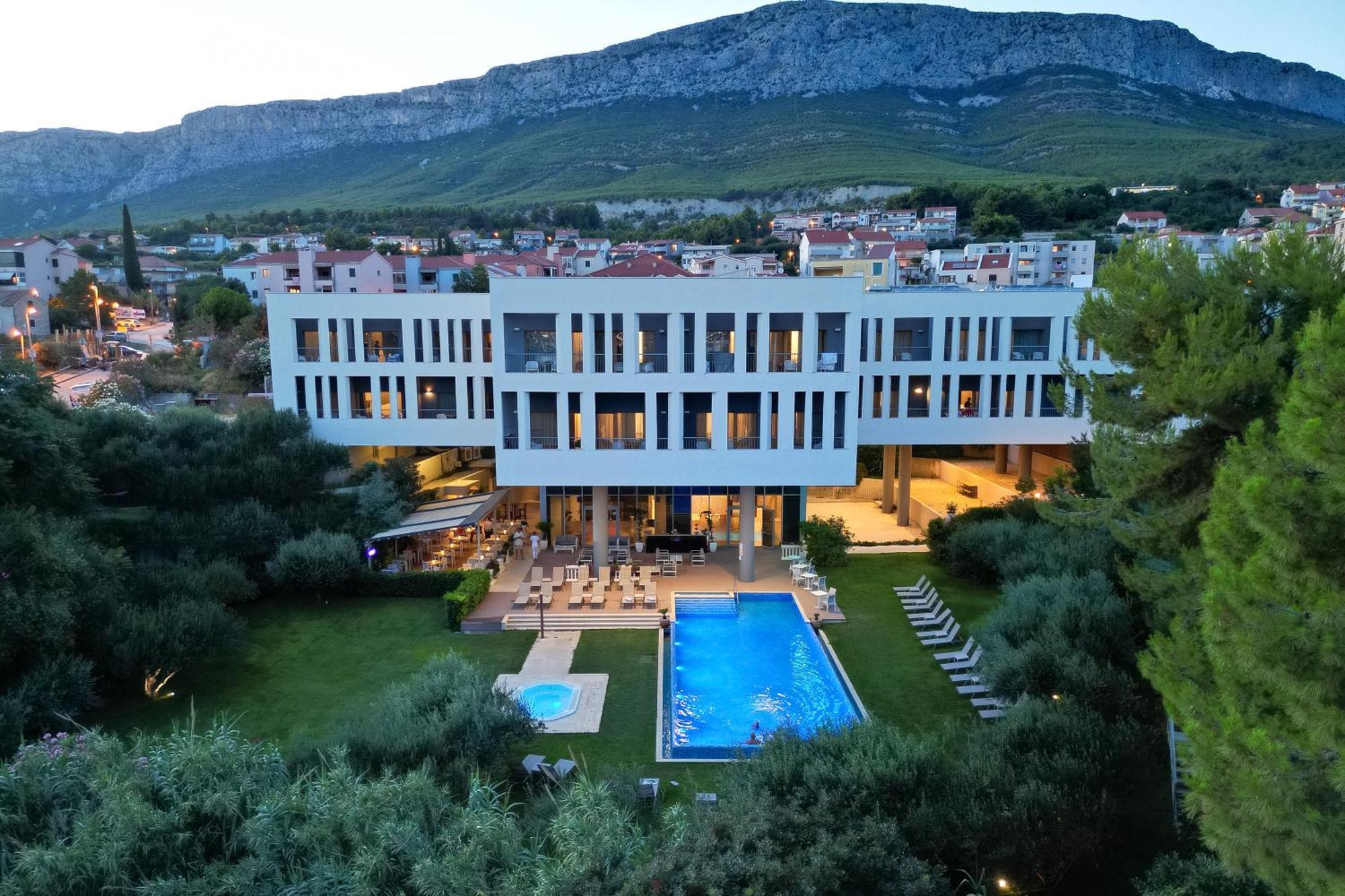 Hotel Salona Palace Esterno foto